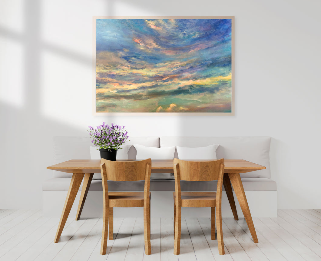 comedor minimalista con cuadro de arte asbtracto