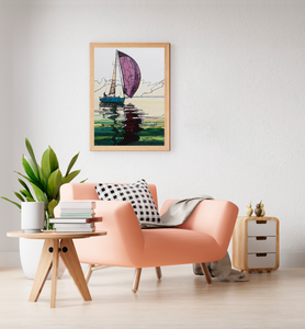 cuadro barco navegando colgado pared en salón moderno